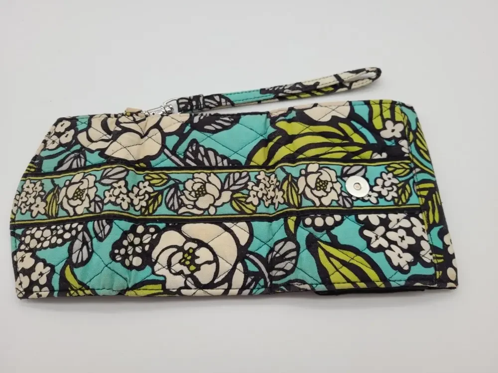 Vera Bradley Card Holder Quilted Wristlet Island Blooms Tri Fold Snap ID Badge